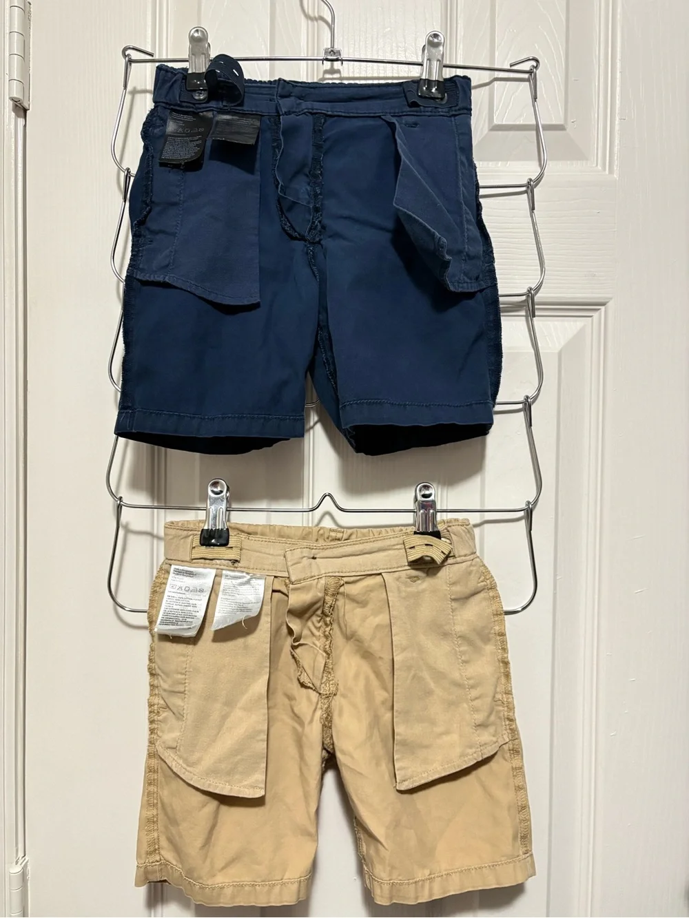 Pre-owned H&M Boys 2‑Piece Chino Shorts Set, color Beige & Navy/ Size: 4